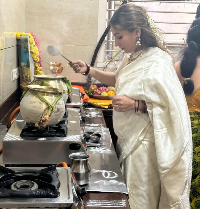 தாத்தா எங்களையும், அம்மாவையும் ஆசீர்வாதம் பண்ணுங்க.! ரஜினி காலில் விழுந்து ஆசீர்வாதம் வாங்கிய பேரன்கள்.! 7