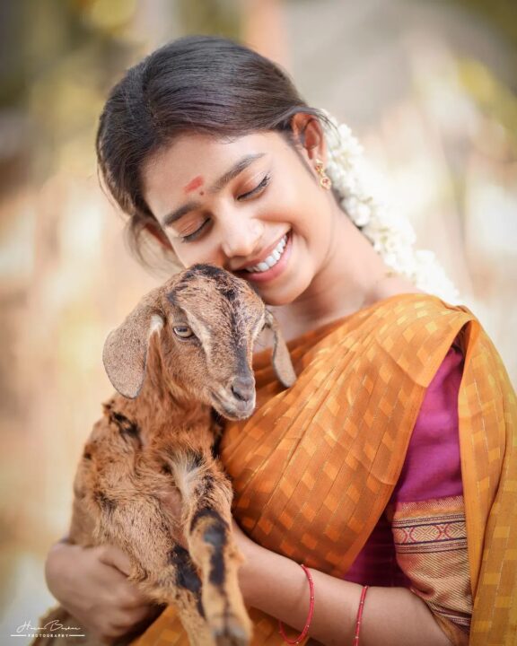 நம்ம குட்டி த்ரிஷாவின் பொங்கல் கிளிக்ஸ் பாருங்க.! Biggboss ஜனனி வெளியிட்ட அழகிய புகைப்படங்கள்.! 9