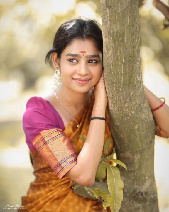 கியூட்டான ஸ்மைல போட்டு சாச்சிட்டாளே.! குத்து பாடலுக்கு செம்ம Cute ஆக ஆடிய ஜனனி..! 3