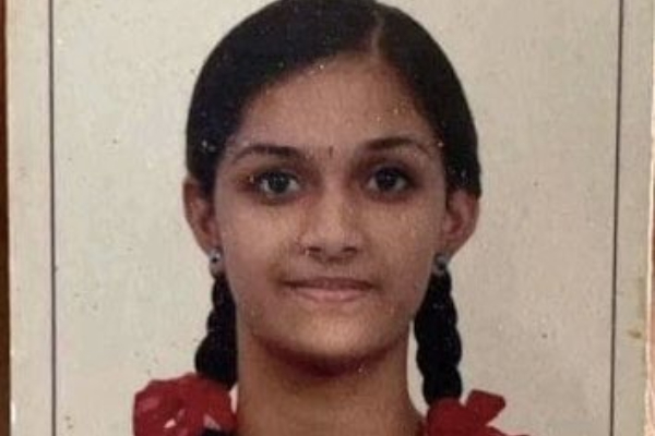 இரட்டை ஜடையுடன் இருக்கும் கீர்த்தி சுரேஷின் ஸ்கூல் போட்டோவை பாத்து இருக்கீங்களா? இதோ போட்டோ 3