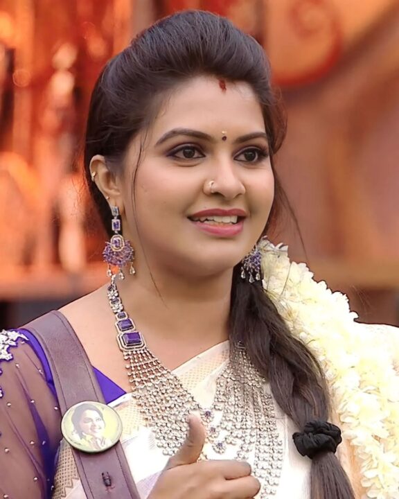 மீண்டும் சீரியலில் களம் இறங்கிய ரட்சிதா மஹாலக்ஷ்மி.! புது கெட்டப்புடன் வெளியான வீடியோ.! 3