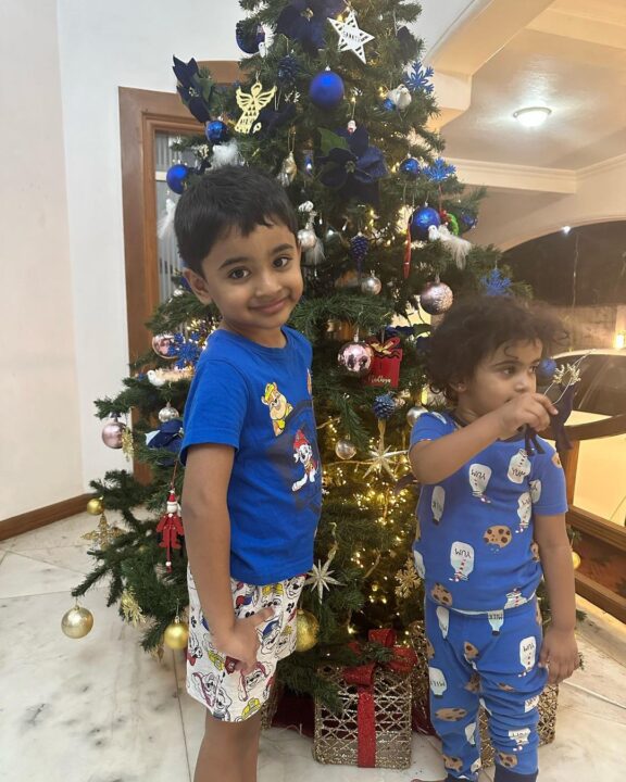 பாட்டி ஊருல இருந்து என்ன வாங்கிட்டு வந்த.? ராதிகாவை அன்பு தொல்லை செய்த பேரப் பிள்ளைகள்.! 3