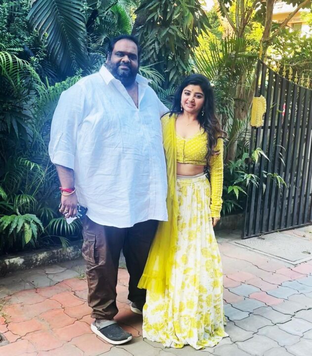 எங்களுக்கு தல பொங்கல்.! மஹாலக்ஷ்மி தோளில் கை போட்டு செம்ம ஸ்டைலாக போஸ் கொடுத்த ரவீந்தர்.! 9