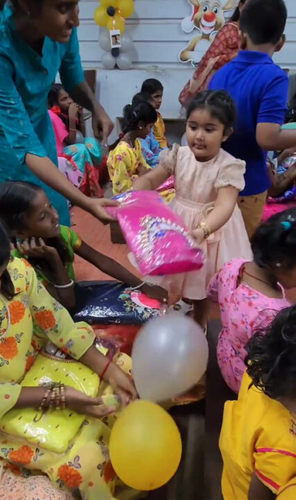 ஆதரவற்ற குழந்தைகளுடன் மகளின் பிறந்த நாளை கொண்டாடிய நடிகை சினேகா.! வீடியோ இதோ..! 7