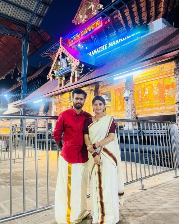 புத்தாண்டு இரவில் கணவருடன் கேரளா கோவிலில் வழிபாடு நடத்திய ரித்திகா.! அழகிய புகைப்படங்கள்.! 7