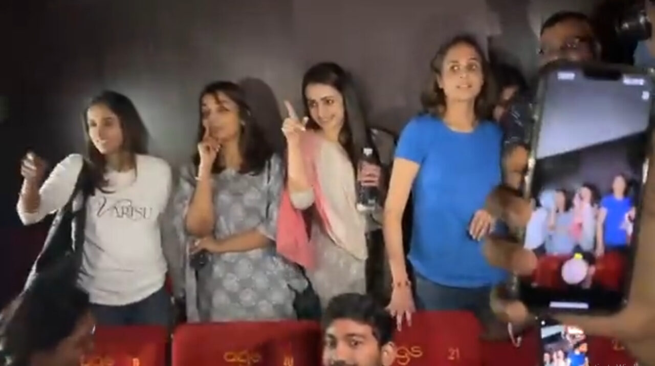 தியேட்டரில் வாரிசு படத்தை பார்த்து விட்டு செம்ம Vibe செய்த த்ரிஷா.! இதோ வீடியோ.! 3