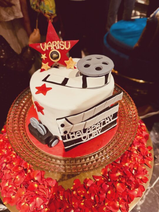 ஹைதராபாத்தில் கேக் வெட்டி பிரம்மாண்டமாக சக்ஸஸ் மீட் கொண்டாடிய தளபதி.! இதோ புகைப்படங்கள்.! 3