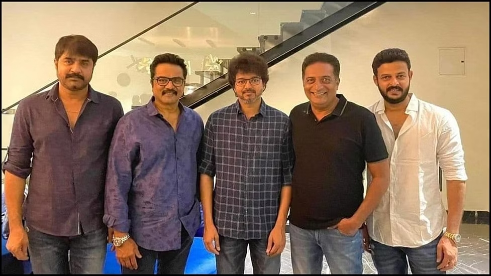 ரஜினி இருக்கும் போது விஜயை எப்படி சூப்பர் ஸ்டார்னு சொல்லுவீங்க? சரமாரியாக கேட்ட நிருபர்கள்.! 3