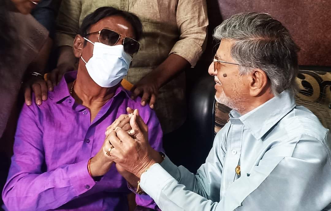 கேப்டனின் 33வது திருமண நாள்.! பட்டு வேஷ்டி சட்டையில் புது மாப்பிள்ளை போல வந்த கேப்டன்.! 7