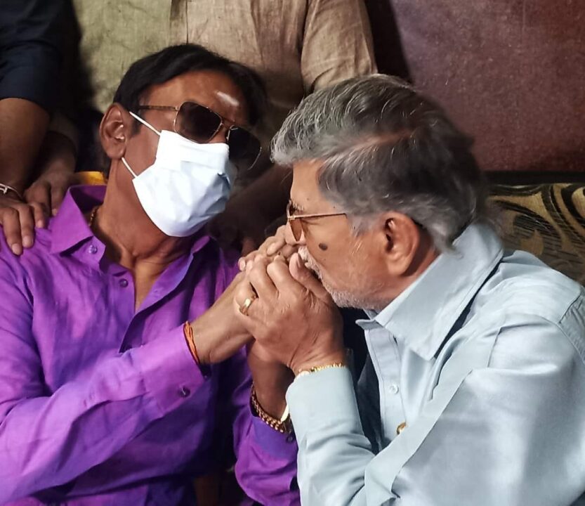 கேப்டனின் 33வது திருமண நாள்.! பட்டு வேஷ்டி சட்டையில் புது மாப்பிள்ளை போல வந்த கேப்டன்.! 5