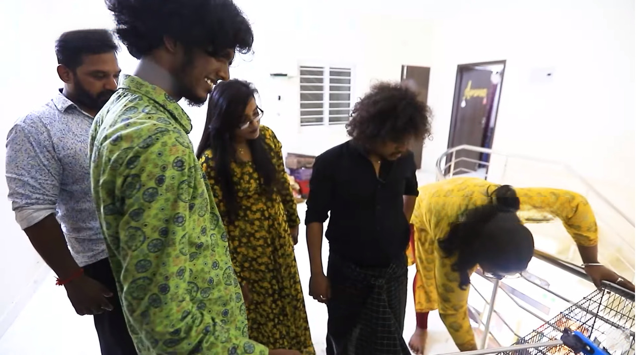 அனுமதி இன்றி கிளிகள் வளர்த்த ரோபோ ஷங்கருக்கு லட்சக்கணக்கில் அபராதம்.! எவ்வளவு தெரியுமா? 3