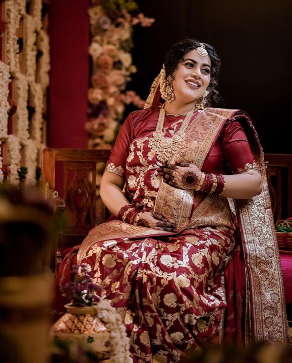 என் குழந்தை மீது நீங்கள் பொழியும் அன்புக்கு நன்றி.! வளைகாப்பு புகைப்படங்களை பகிர்ந்து நெகிழ்ச்சியாக பதிவிட்ட பூர்ணா.! 17