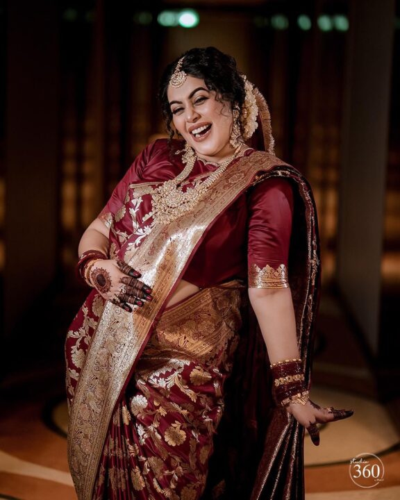 என் குழந்தை மீது நீங்கள் பொழியும் அன்புக்கு நன்றி.! வளைகாப்பு புகைப்படங்களை பகிர்ந்து நெகிழ்ச்சியாக பதிவிட்ட பூர்ணா.! 9