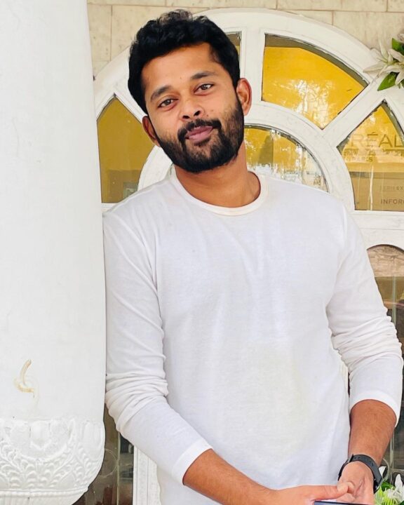 விஜய் டிவியின் பிரபல சீரியலில் என்ட்ரி கொடுக்கும் பாரதி?? ஷூட்டிங் ஸ்பாட்டில் இருந்து வெளியான புகைப்படம்.! 3