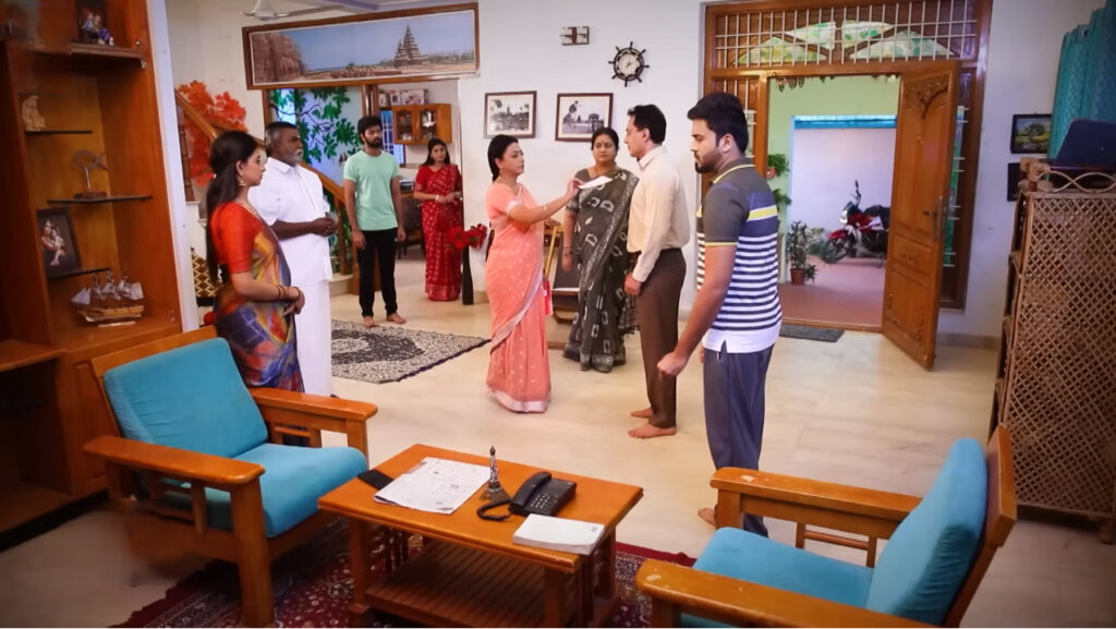 யோவ் கோபி இந்தா உன் காச புடி.! ஒரே ஒரு செக் தான்.! கோபி சோலியை முடிச்சிட்டாங்க பாக்கியா.! 3