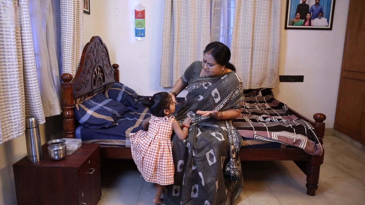 ஈஸ்வரி பாட்டிக்கு முத்தம் கொடுத்து கொஞ்சிய நிலா பாப்பா.! வெளியே துரத்தி விட்ட ஈஸ்வரி பாட்டி.! 3