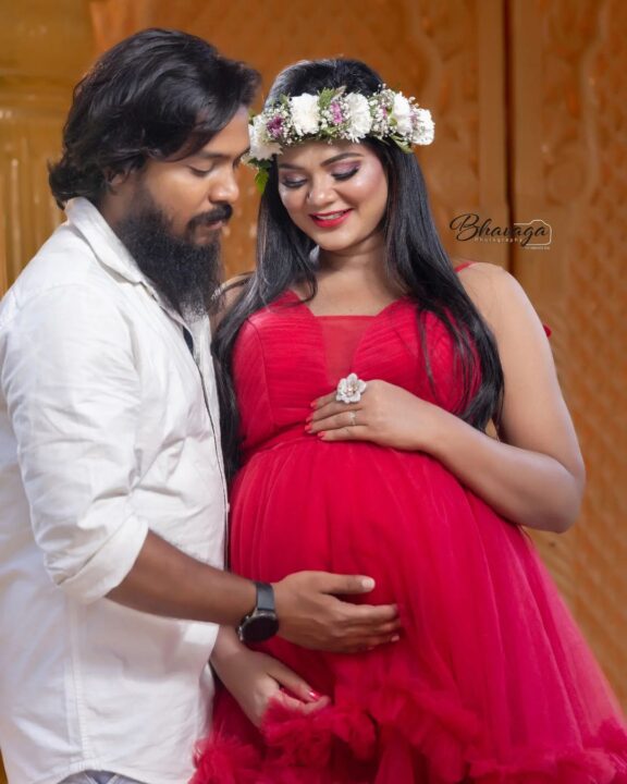 பிரசவ வலியால் துடித்த செம்பருத்தி சீரியல் நடிகை.! தாயாக மாறிய கணவர்.! இதோ வீடியோ.! 3