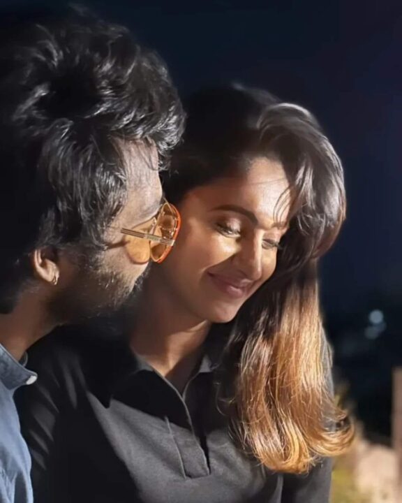 பிக்பாஸ் ஆயிஷாவுக்கு நிச்சயதார்த்தம் முடிந்து விட்டதா? ஆயிஷா பகிர்ந்த புகைப்படத்தால் கேள்வி எழுப்பும் ரசிகர்கள்.! 9