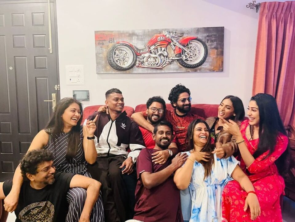 அசீம் தனத்தை கழட்டி விட்ட பிக்பாஸ் கேங்.! வாத்தி விக்ரமன் பின்னால் அணிவகுத்த நண்பர்கள்.! 3