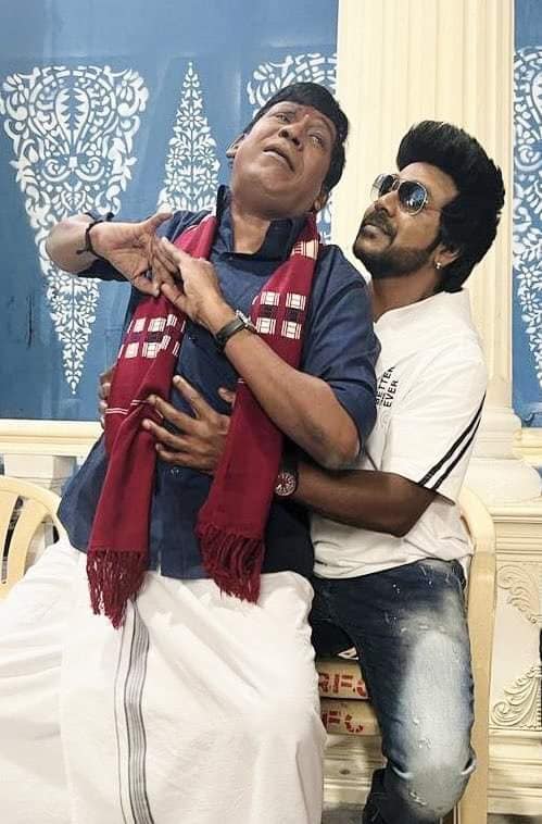 அக்கா வாங்க ஒரு போட்டோ எடுத்துக்கலாம்.! ராதிகாவுடன் செல்பி எடுத்துக்கொண்ட ராகவா லாரன்ஸ்.! 11