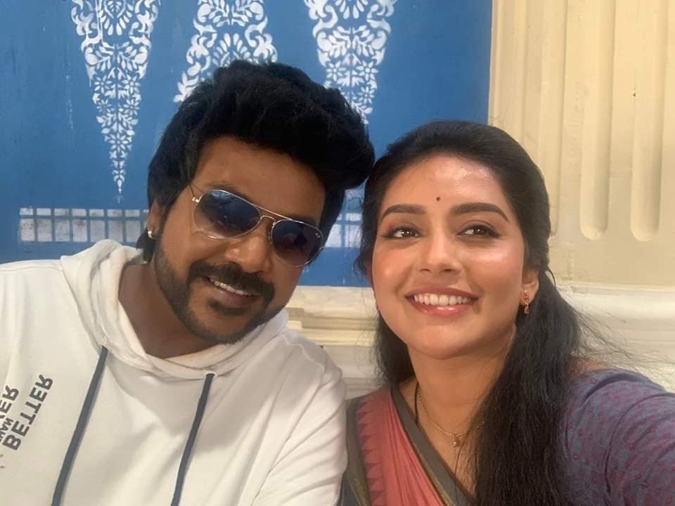 அக்கா வாங்க ஒரு போட்டோ எடுத்துக்கலாம்.! ராதிகாவுடன் செல்பி எடுத்துக்கொண்ட ராகவா லாரன்ஸ்.! 7