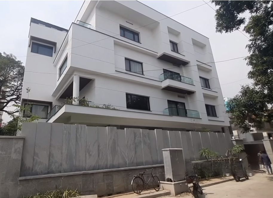 ரஜினி வீட்டுக்கு அருகில் நடிகர் தனுஷ் கட்டிய புது வீட்டின் Home Tour ...