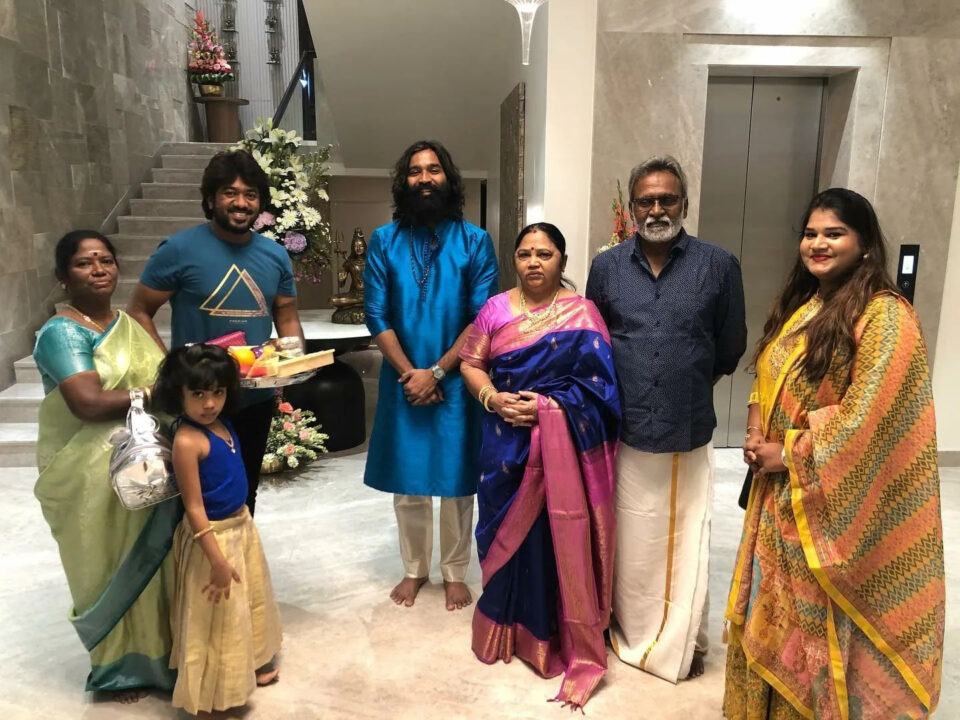 பிரம்மாண்டமாக தனுஷ் கட்டிய புது வீட்டை சுத்தி பாக்கலாம் வாங்க.! இதோ ஹோம் டூர் வீடியோ.! 3