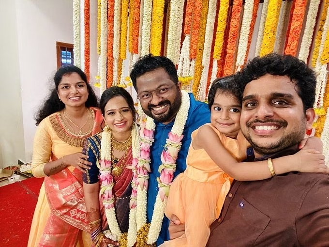 காதலியை கரம் பிடித்தார் சர்தார் பட இயக்குனர் பிஎஸ் மித்ரன்.! எளிமையாக நடந்த திருமணம்.! 9