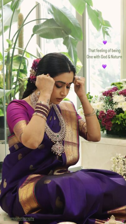 ஜெயம் ரவி வீட்டில் நடந்த பூஜை.! மனைவி தாலிக்கு குங்குமம் வைத்து ஆசீர்வதித்த ஜெயம் ரவி.! Cute Photos.! 3