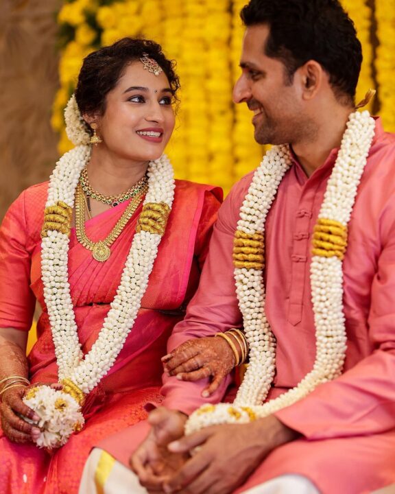40 வயதில் தந்தையான துணிவு பட வில்லன்.! மனைவிக்கு வளைகாப்பு நடத்தி அழகு பார்த்த ஜான் கொக்கென்.! 7