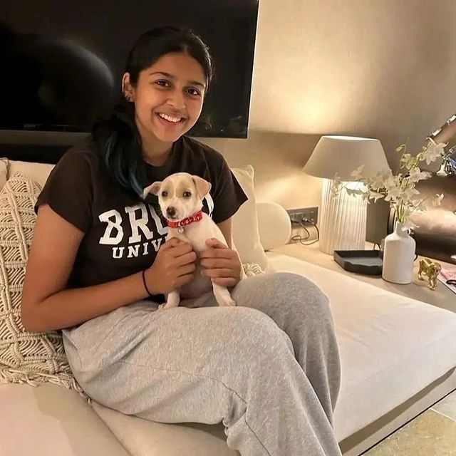 அயோ இந்த நாய் குட்டி என்ன இவளோ சேட்டை பண்ணுது.! ஜோதிகா வெளியிட்ட Cute வீடியோ.! 3