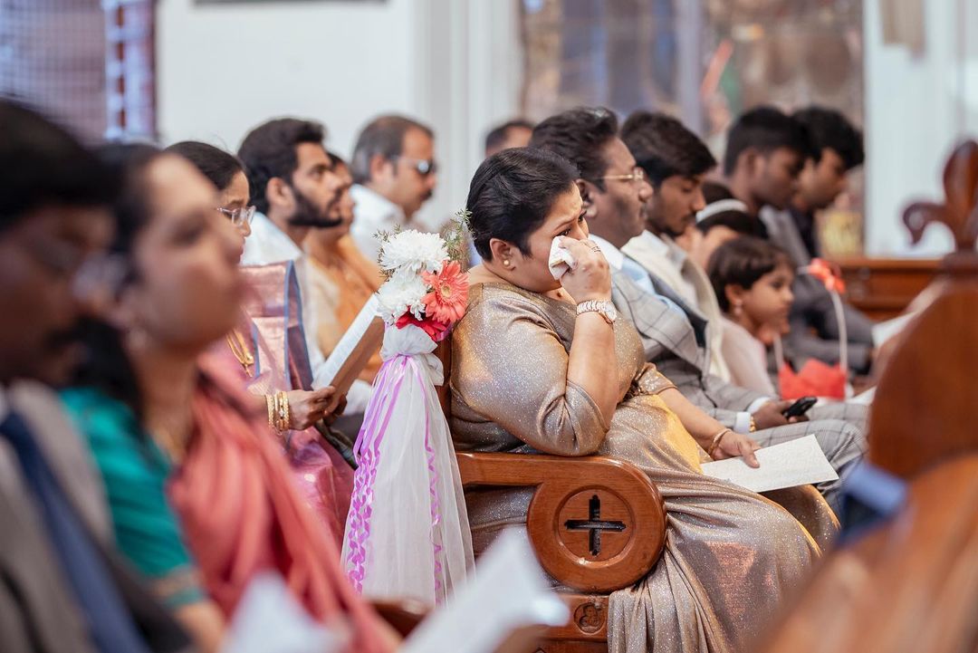 கிறிஸ்தவ முறைப்படி மகளுக்கு பிரம்மாண்டமாக திருமணம் செய்து வைத்துள்ள கருணாஸ்.! ஆல்பம் இதோ.! 11