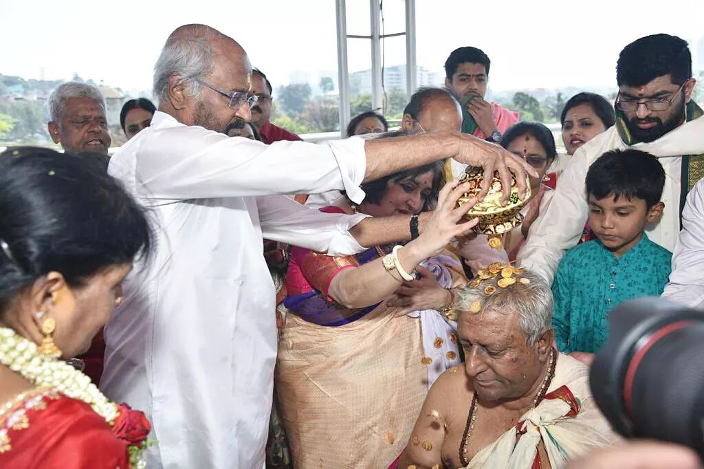 ரஜினிகாந்துக்கு பெரிய விருந்து வைத்து சர்ப்ரைஸ் செய்த அண்ணன் சத்யநாராயணா.! இதோ வீடியோ.! 3