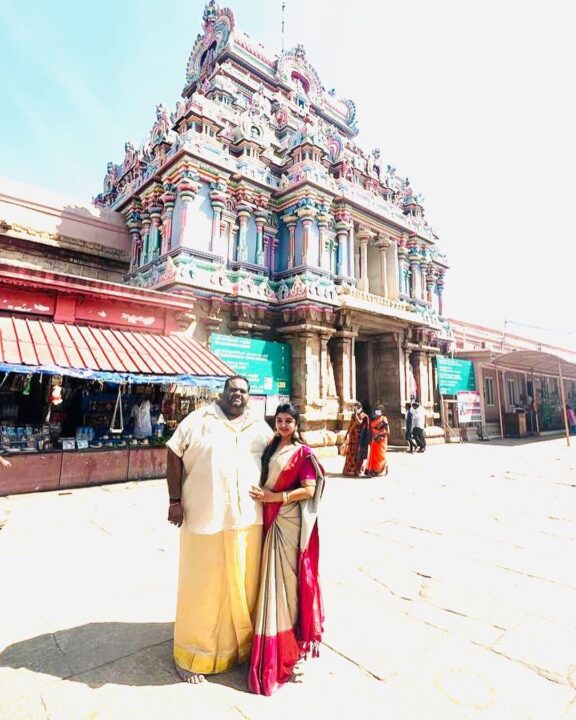 ரவீந்தருடன் ஸ்ரீரங்கம் கோவிலுக்கு விசிட் அடித்த மஹா.! கோவில் யானையை கொஞ்சி விளையாடிய புகைப்படங்கள்.! 9