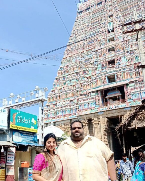 ரவீந்தருடன் ஸ்ரீரங்கம் கோவிலுக்கு விசிட் அடித்த மஹா.! கோவில் யானையை கொஞ்சி விளையாடிய புகைப்படங்கள்.! 5