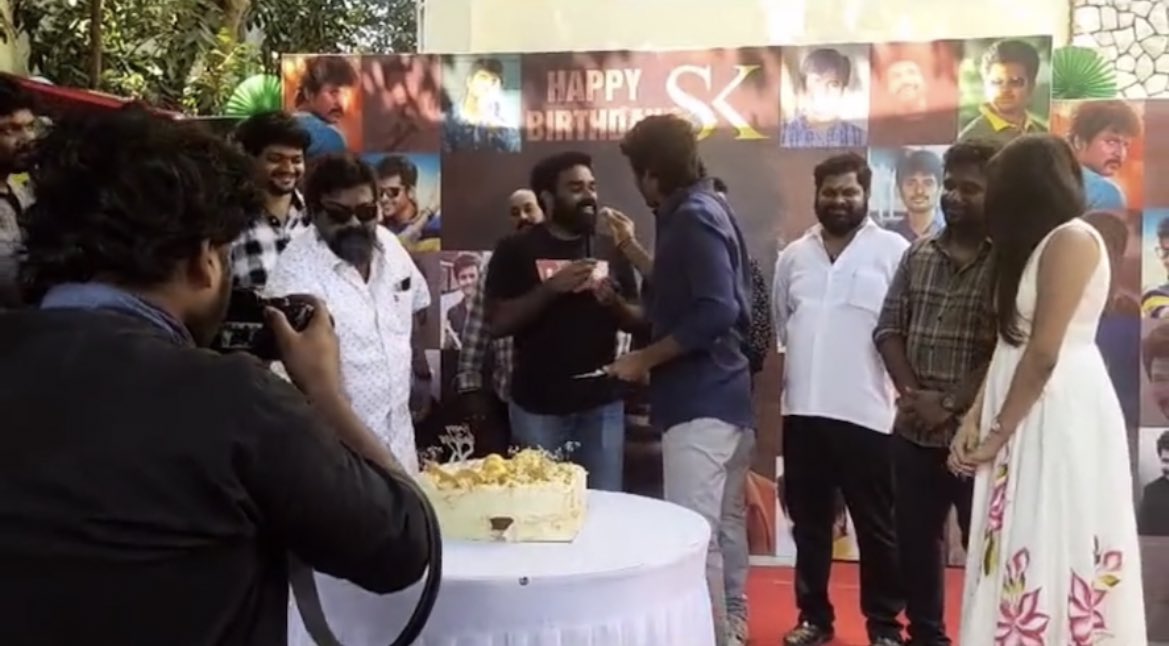 அதிதி ஷங்கருடன் இணைந்து மாவீரன் செட்டில் பிறந்தநாளை கொண்டாடிய சிவகார்த்திகேயன்.! இதோ வீடியோ 3