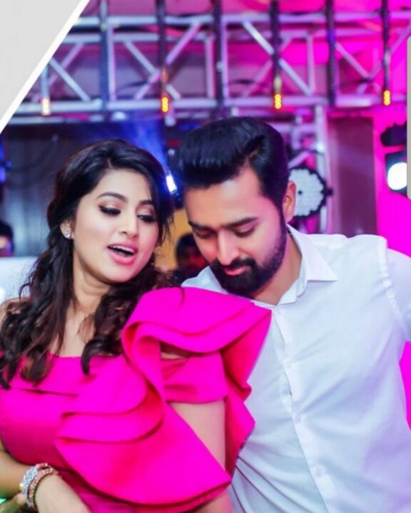 லவ் யூ டி பொண்டாட்டி.! சினேகாவை உருகி உருகி காதல் செய்யும் பிரசன்னா.! அழகிய புகைப்படங்களை வெளியிட்ட பிரசன்னா.! 13