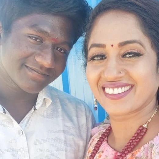 தாமரையின் மூத்த மகனை பார்த்து இருக்கீங்களா? அம்மாவை அப்படியே உரித்து வைத்து இருக்கும் மகன் சிவா.! 5