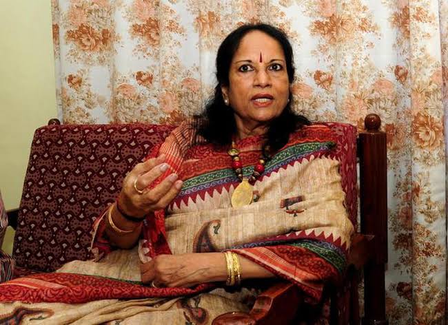 தமிழ் திரையுலகில் பிரபல பின்னணி பாடகி திடீர் மரணம்.! வீட்டில் வழுக்கி விழுந்து உயிரிழப்பு.! 3