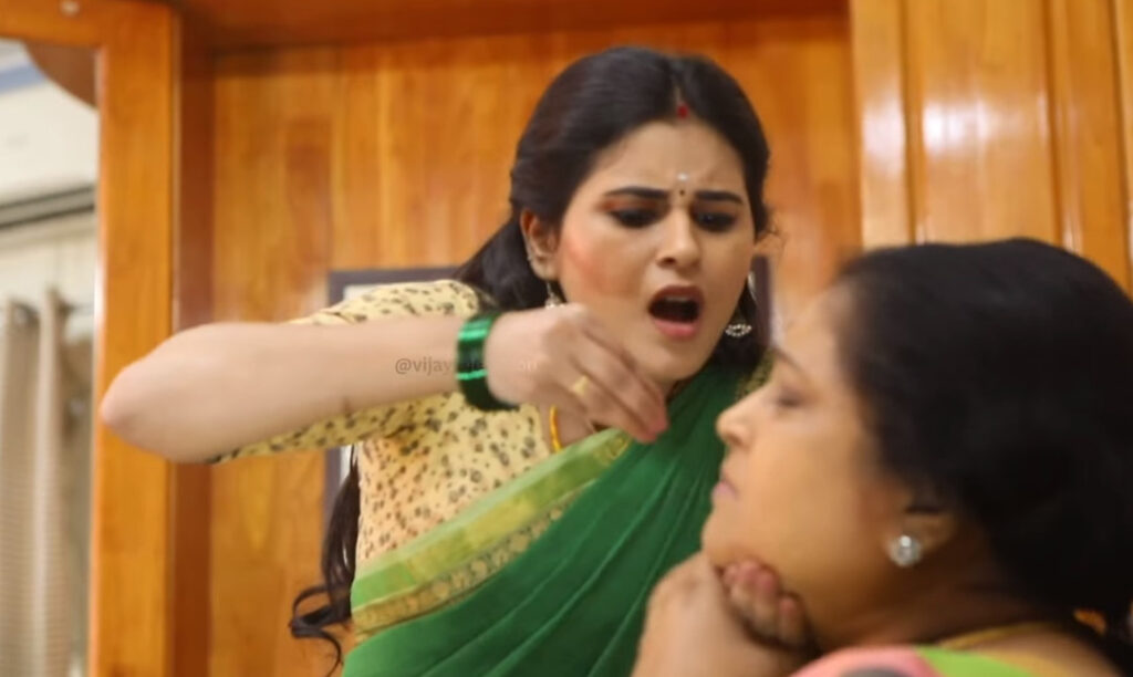 ஈஸ்வரி பாட்டி வாயில் மாத்திரைகளை வைத்து திணித்த அமிர்தா.! சபாஷ் சரியான சம்பவம்.! 3