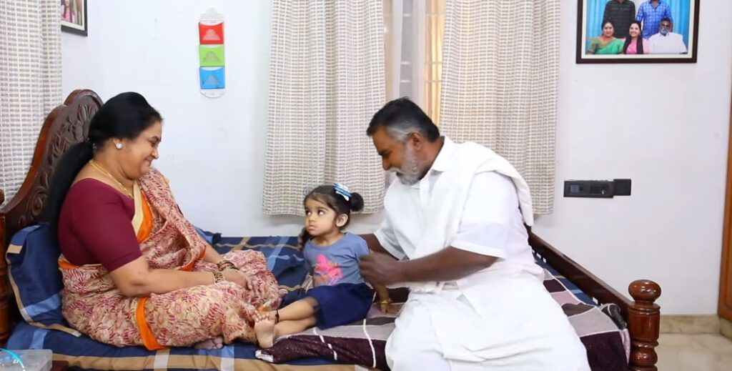 நிலா பாப்பாவை கொஞ்சி விளையாடும் ஈஸ்வரி பாட்டி..! இது என்ன புது ட்விஸ்ட்டா இருக்கு..! 3