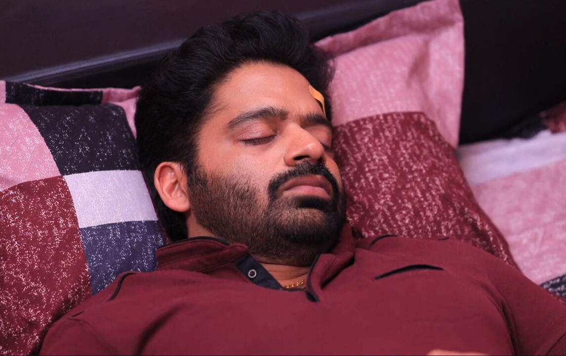 பார்த்தியை பார்ப்பதற்காக நர்ஸ் போல மாறுவேடத்தில் வந்த காவ்யா.! சீக்கிரம் சேந்துடுங்க ரெண்டு பேரும்.! 3