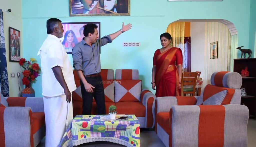 இவ பொண்ணே இல்ல, பேய்..! ராதிகா மீது பாட்டிலை வீசி எறிந்து அலப்பறை செய்த கோபி.! இன்றைய ப்ரோமோ.! 3