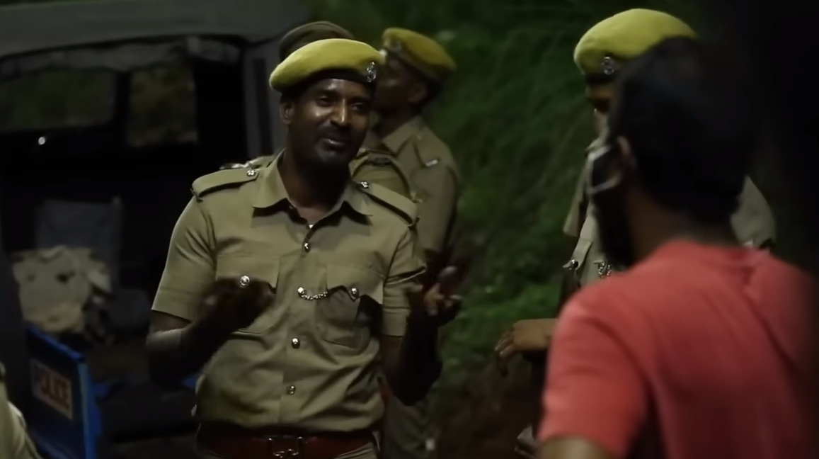 சண்டை காட்சிகளில் உயிரை பணயம் வைத்து நடித்துள்ள சூரி மற்றும் விஜய்சேதுபதி.! விடுதலை படத்தின் மேக்கிங் வீடியோ இதோ.! 3