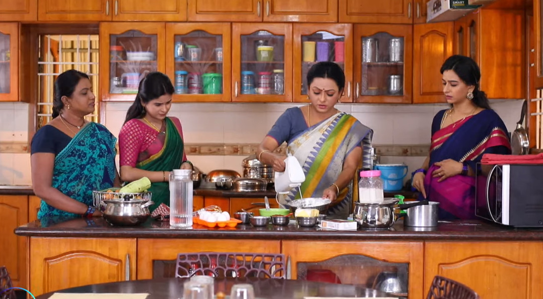 பாக்கியாவுக்கு அடுத்த ஆப்பு அடித்த ராதிகா.! தோளோடு தோள் கொடுக்கும் தோழன் பழனிசாமி.! 3