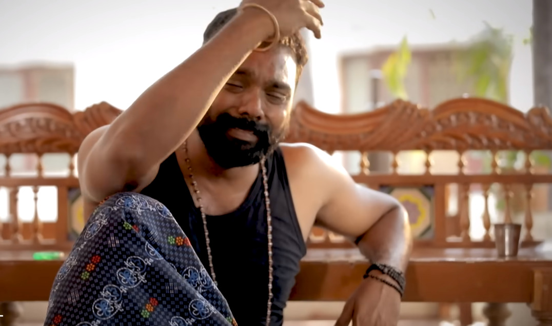 சுடர் பாப்பாவுக்கு நடந்த பயங்கர விபத்து.! அப்பளம் போல நொறுங்கிய கார்.! கதறி அழும் வெற்றி.! 3