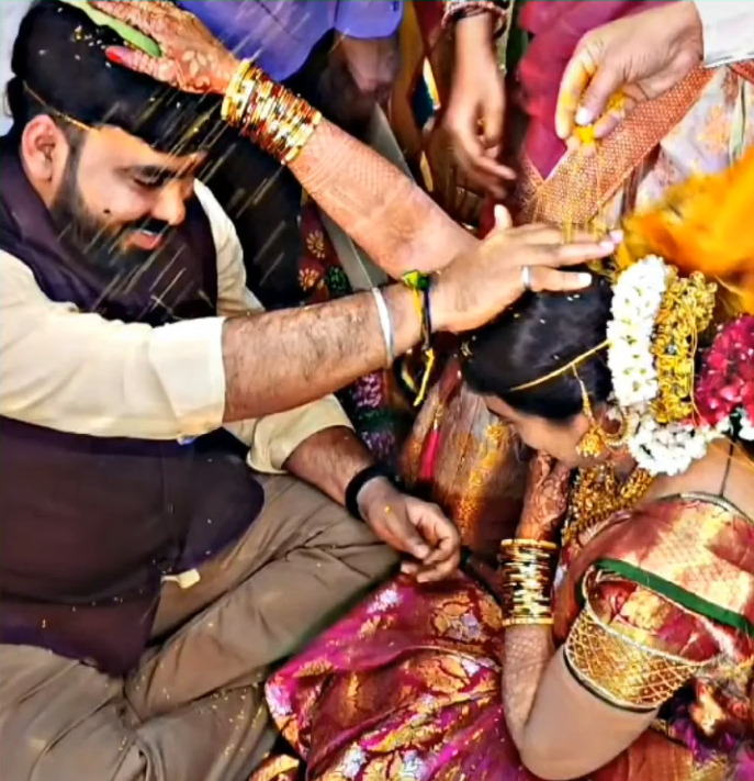 44 வயதில் திருமணம் செய்துகொண்ட அருவி சீரியல் நடிகை லாவண்யா.! இதோ திருமண புகைப்படங்கள்..! 9