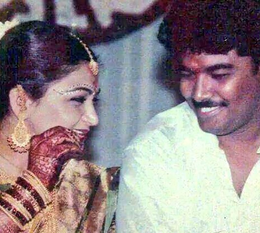 லவ் யூ புருஷா.! காதலித்த நாட்களில் எடுத்த புகைப்படங்களை பகிர்ந்து கணவரை வாழ்த்திய குஷ்பூ..! 5