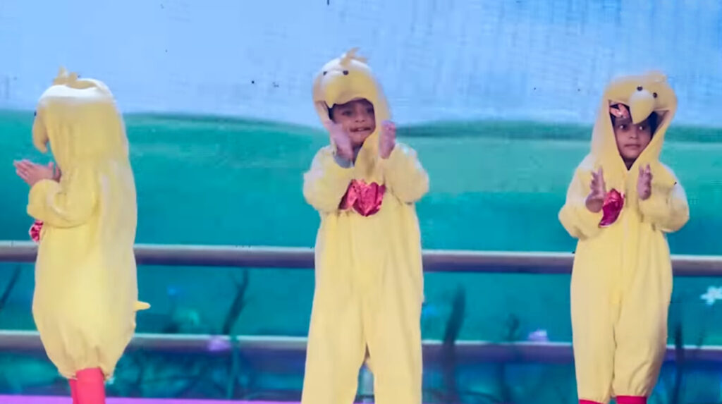 பள்ளி ஆண்டு விழாவில் செம்ம cute ஆக ஆடிய மைனா மகன்.! விசில் சத்தத்தால் அதிர்ந்த அரங்கம்.! 3