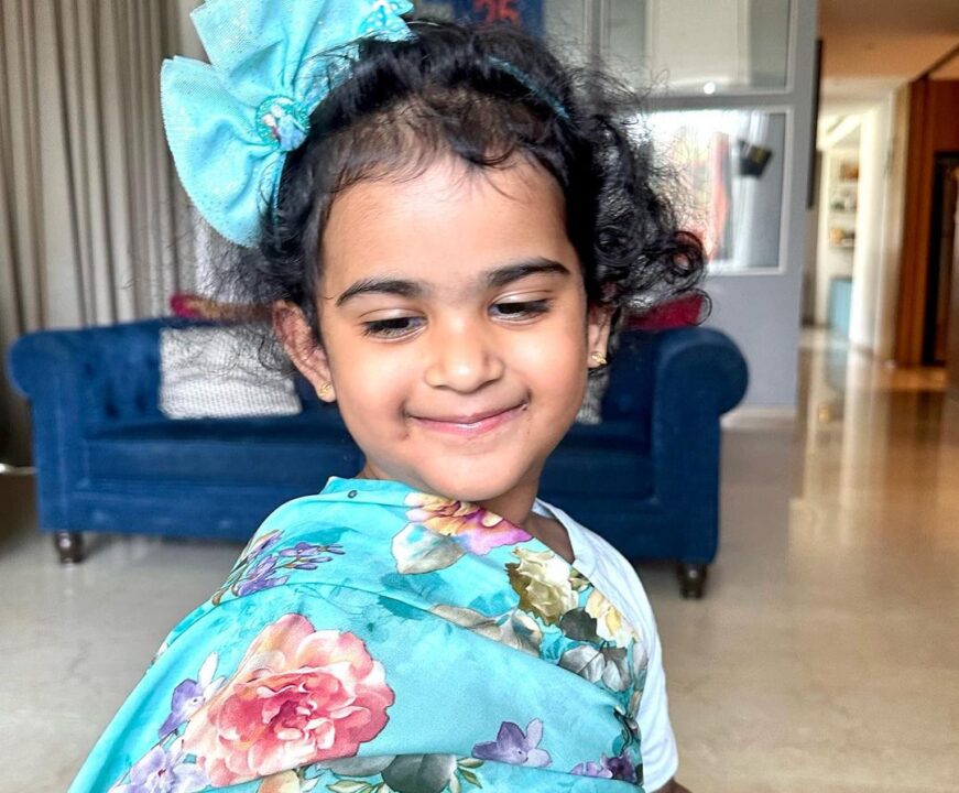 பாட்டி வா உனக்கு முத்தம் தரேன்.! ராதிகாவை கொஞ்சி விளையாடும் பேத்தி.! அழகிய புகைப்படங்கள்.! 7